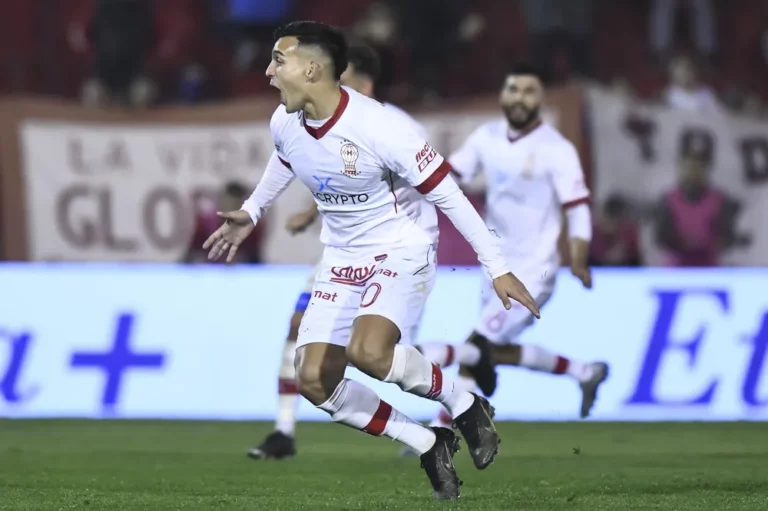 Grêmio oficializa propostas por jogadores estrangeiros