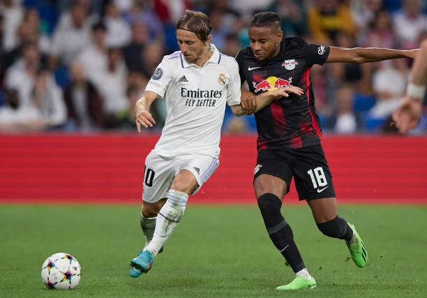 Alvo do Chelsea, Nkunku aguarda procura do Real Madrid