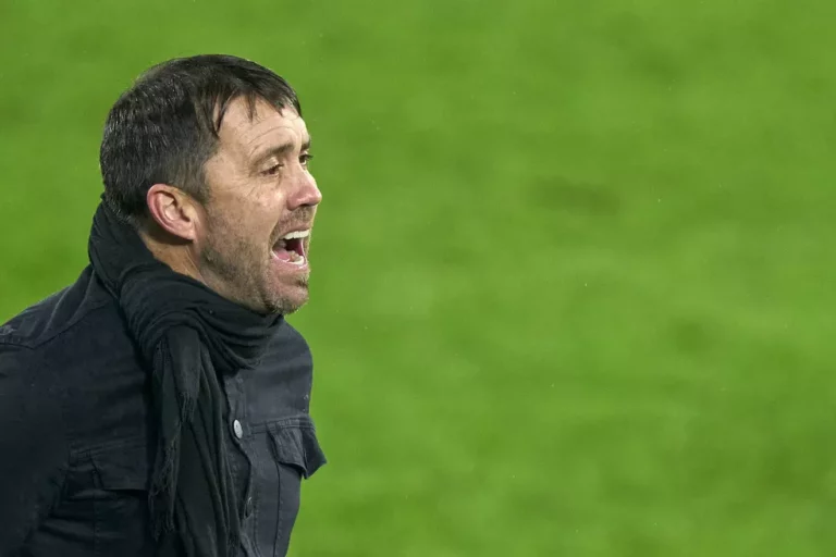 Diretoria do Atlético-MG viaja a Buenos Aires para negociar com Eduardo Coudet, afirma jornalista