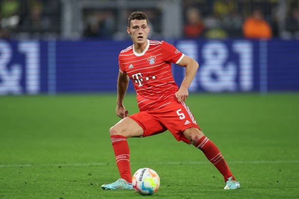 Barcelona lista três nomes para reforçar a defesa em 2023