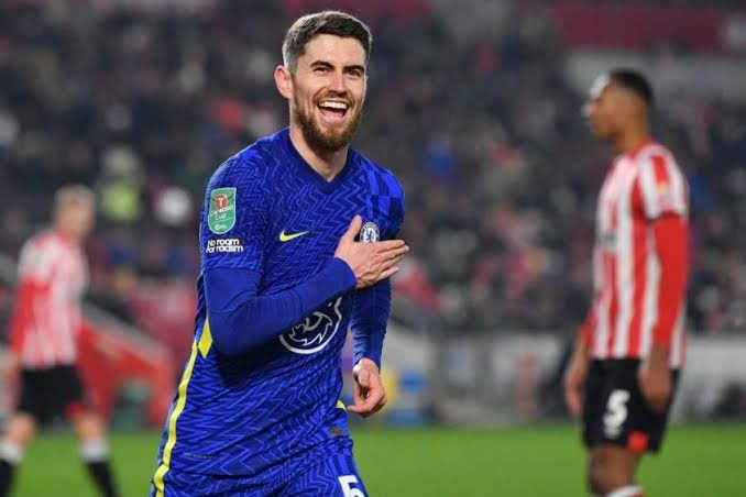 Barcelona e Milan lideram corrida por Jorginho
