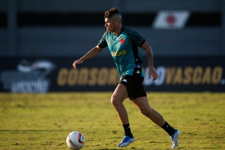 Carlos Palacios quer retornar ao futebol chileno, mas saída do Vasco é considerada difícil