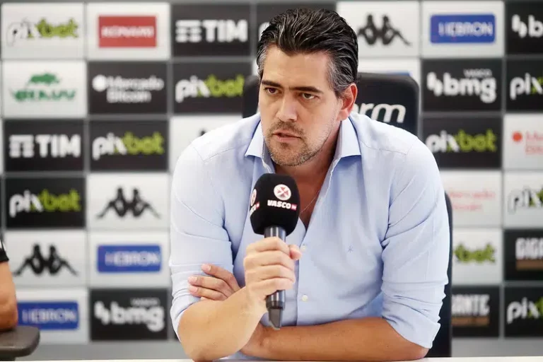 Diretor do Vasco tem data marcada para retornar ao Brasil