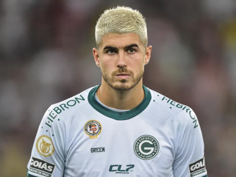 Alvo de clubes brasileiros, Pedro Raul quer jogar no Vasco