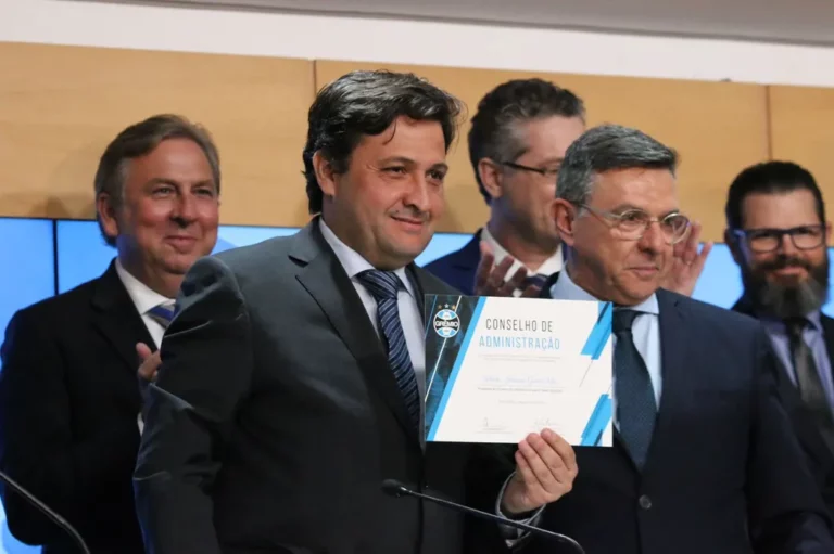 Nova gestão do Grêmio é surpreendida por pendência de “bicho” por acesso à Série A