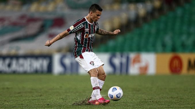 Fluminense negocia empréstimo de Calegari ao Goiás