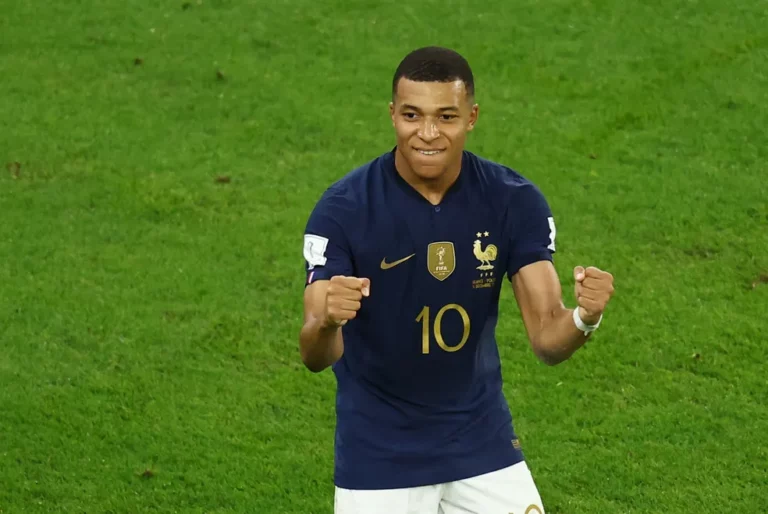 Mbappé supera Cristiano Ronaldo iguala Messi em gols em Copas