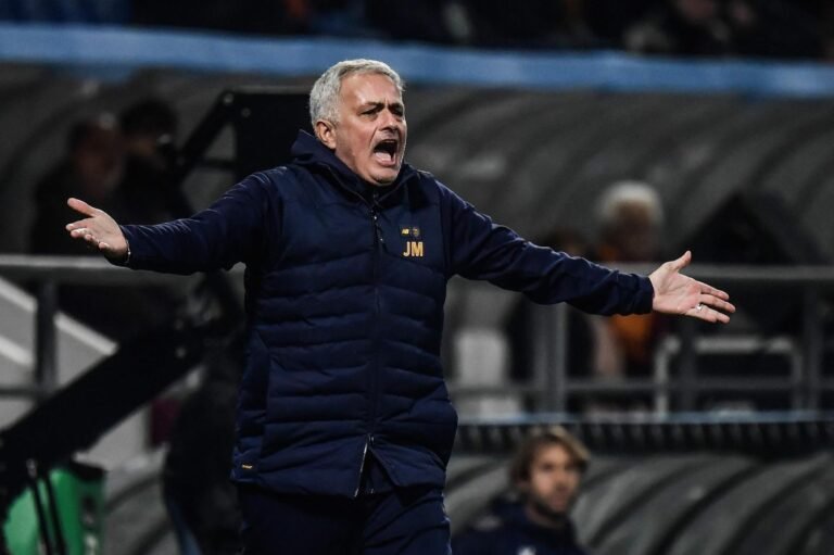 Mourinho é o favorito para substituir Fernando Santos no comando de Portugal