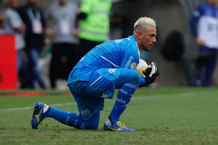 Diego Alves descarta atuar por outro clube brasileiro e cogita aposentadoria