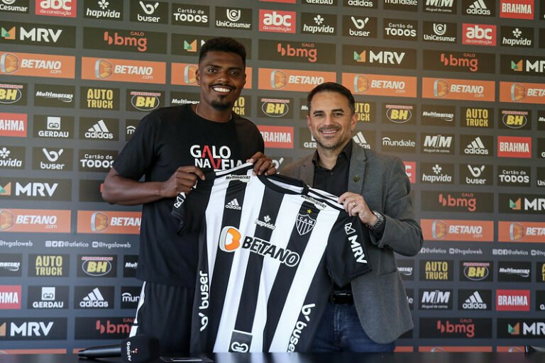 Diretor do Atlético-MG fala sobre reforços defensivos e jovens para 2023