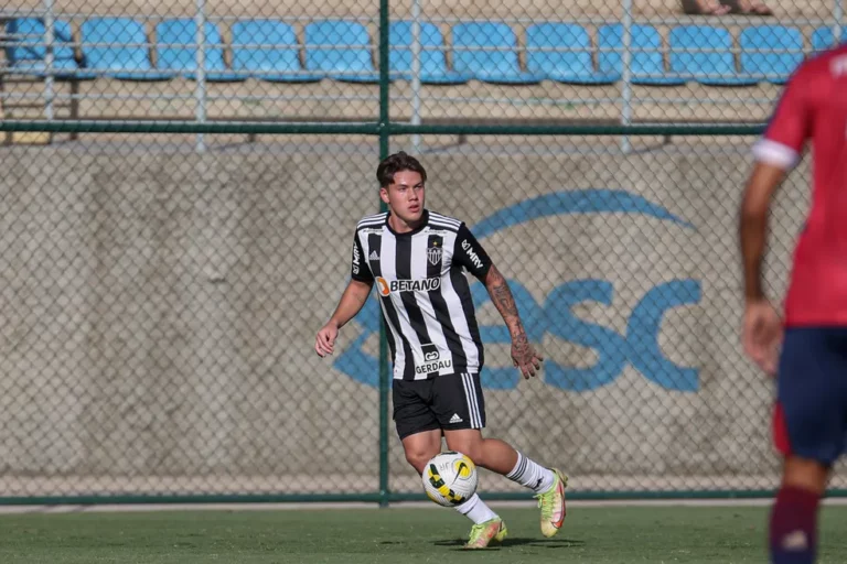 Atlético-MG empresta lateral-direito para clube do interior de Minas