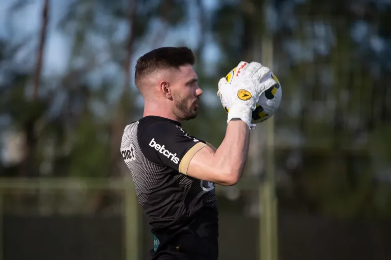 Fortaleza acerta contratação do goleiro João Ricardo