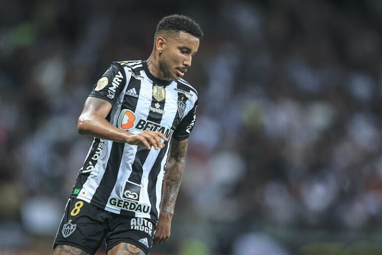 Vasco abre negociações para contratar Jair, do Atlético-MG, em definitivo