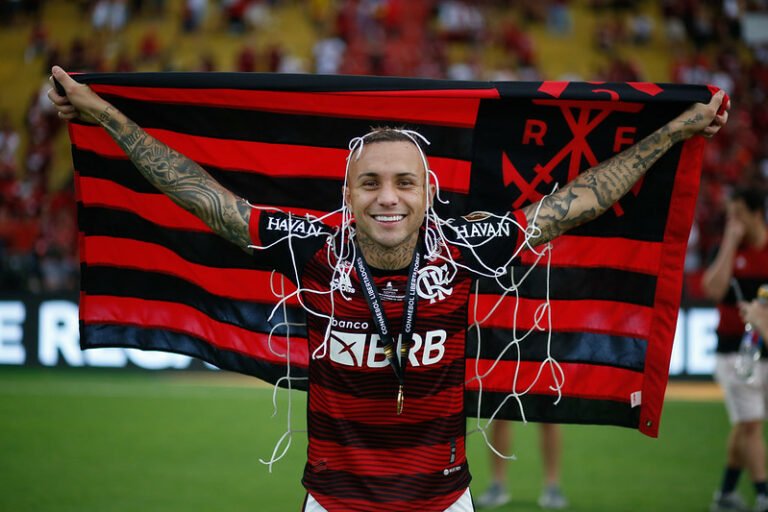 Jornalista revela interesse do Corinthians em Everton Cebolinha, do Flamengo