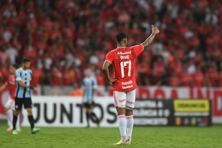 Vasco sonda a situação de David, do Internacional