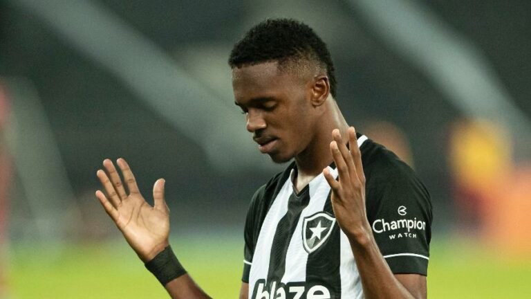 Botafogo não tem desejo de vender Jeffinho; clube recusou propostas pelo jogador