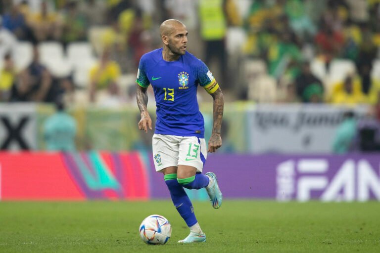 Daniel Alves vai render quantia em dinheiro ao São Paulo na Copa