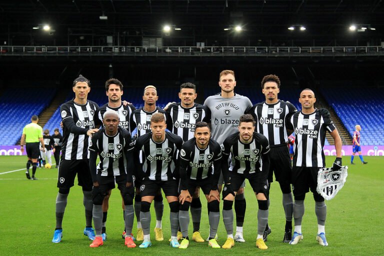 Botafogo tem economia na folha salarial após saída de jogadores