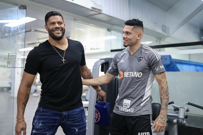 Paulinho projeta dupla com Hulk e mira conquista da Libertadores 2023