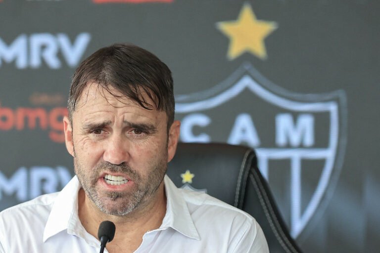 Eduardo Coudet é apresentado oficialmente e fala pela primeira vez como treinador do Atlético-MG