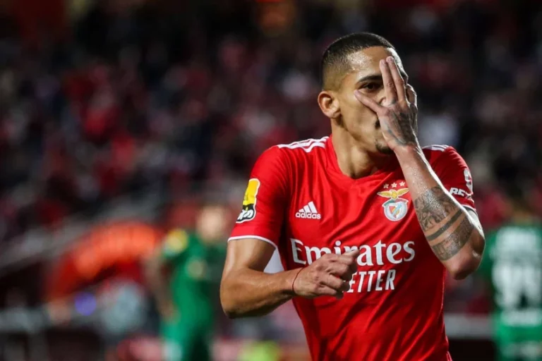 Benfica tem proposta do Atlético-MG pelo lateral-direito Gilberto