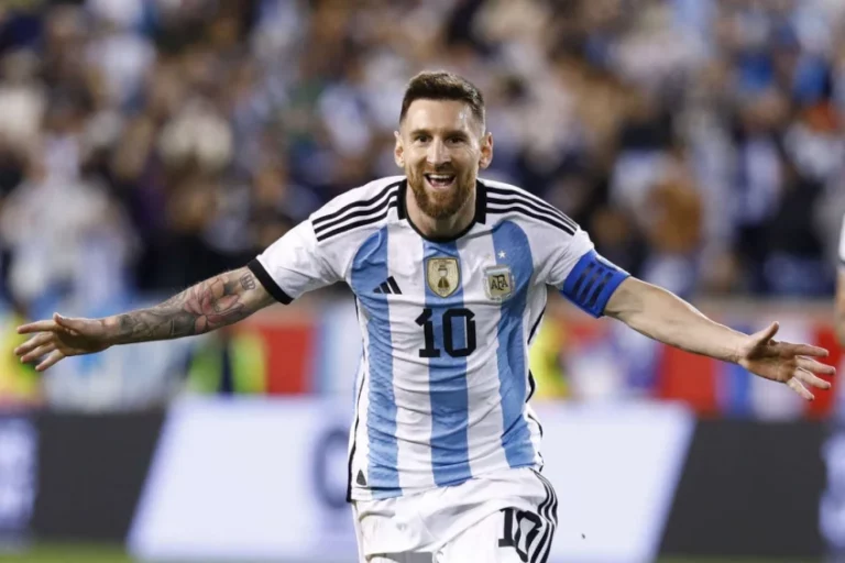Messi ultrapassa Maradona e fica a um gol de ser o maior artilheiro da Argentina em Copas