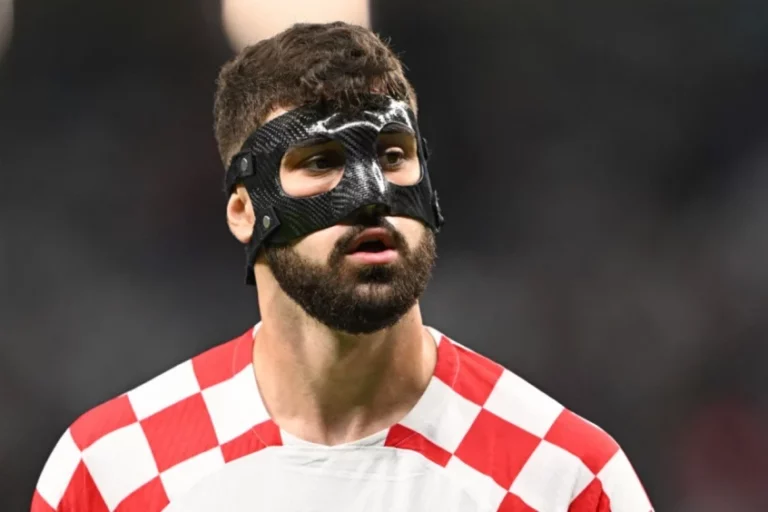 Destaque da Copa negocia com Manchester City e pode se tornar o zagueiro mais caro da história