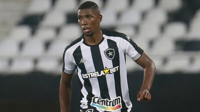 Bahia anuncia contratação do zagueiro Kanu