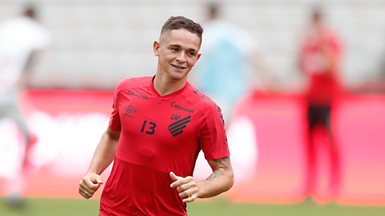 Conversas não avançam, e Khellven não trocará Athletico pelo Vasco