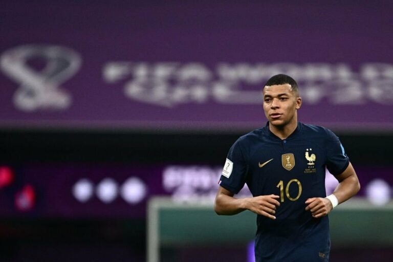 Em entrevista, presidente do PSG garante permanência de Mbappé e fala sobre reforços