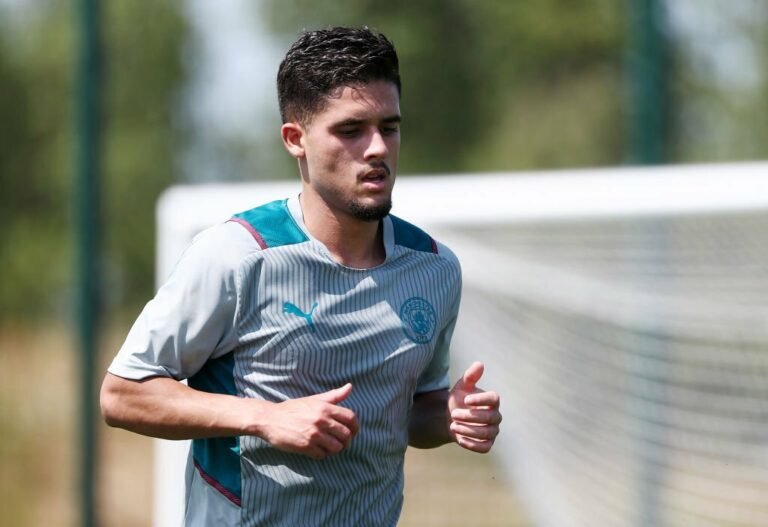 Atlético-MG sonda Yan Couto, lateral-direito do Manchester City