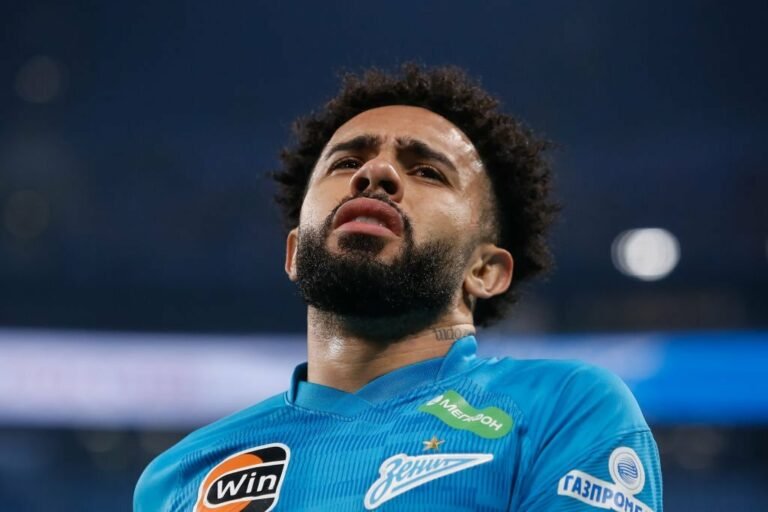 Após conversas com estafe do jogador, Zenit veta ida de Claudinho ao Palmeiras