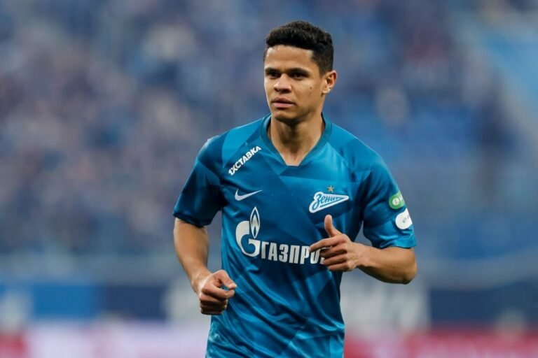 Douglas Santos revela convite de Hulk para retornar ao Atlético-MG