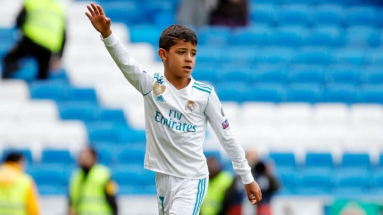 Cristiano Ronaldo Junior volta ao Real Madrid e jogará na base merengue