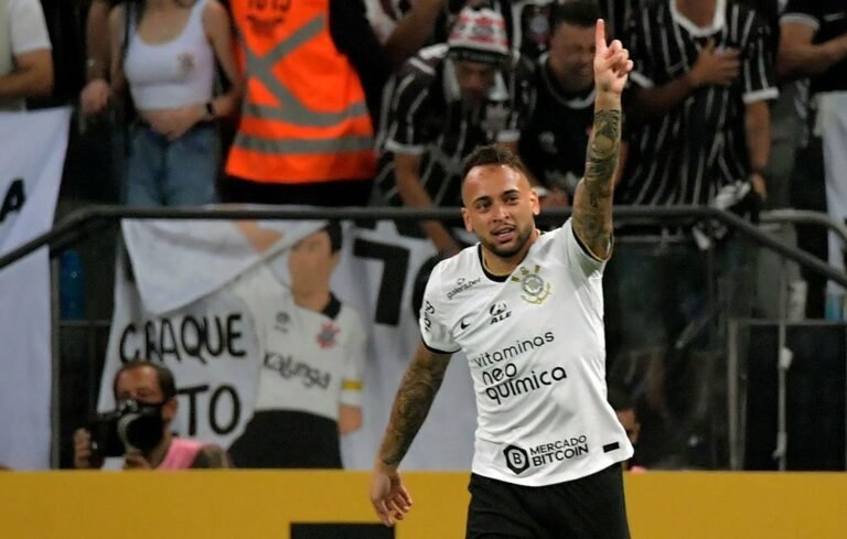 Shakhtar renova empréstimo e Maycon ficará no Corinthians até o fim de 2023