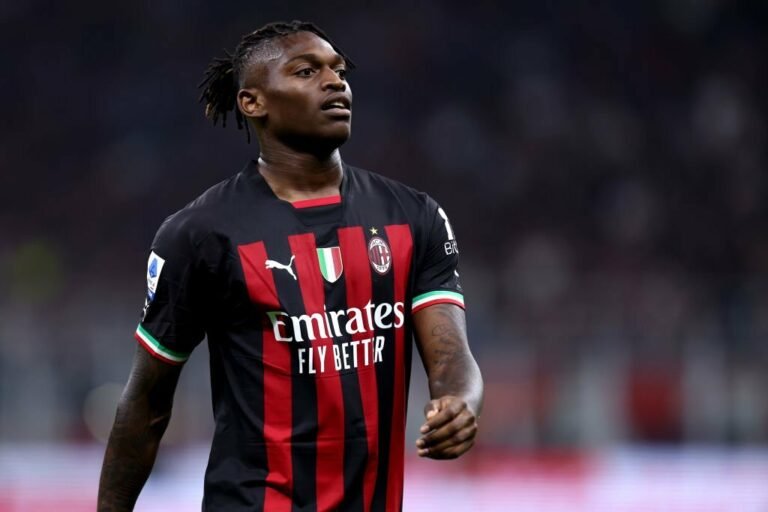 Manchester City tem interesse em Rafael Leão e pode usar Grealish como moeda de troca