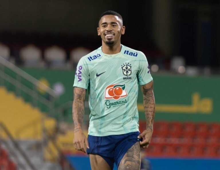 Ronaldo Fenômeno demonstra apoio a Gabriel Jesus diante jejum do centroavante pela Seleção