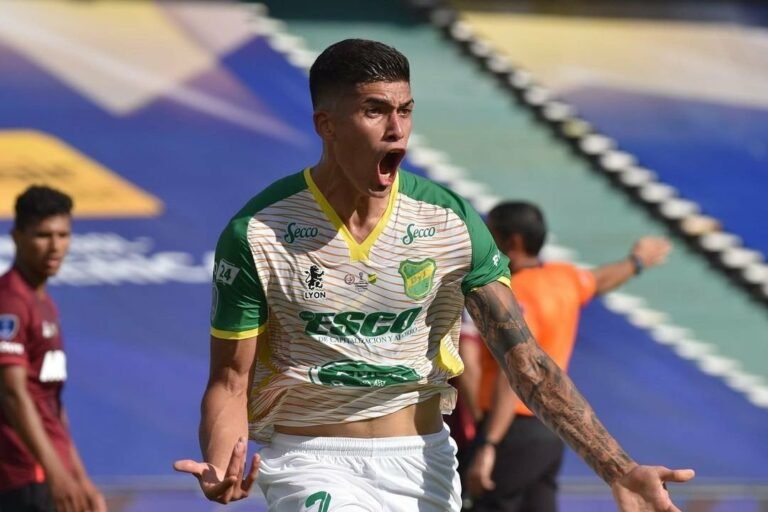 Diretor de futebol do Atlético-MG descarta chegada de Mina e Adonis Frías