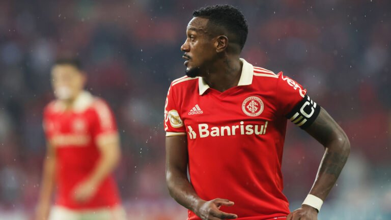 Diretor do Atlético-MG descarta envolvimento de jogadores em negociações por Edenilson