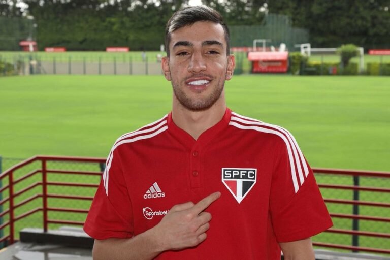 Clube da Rússia fixa valor para São Paulo contratar Pedrinho em definitivo