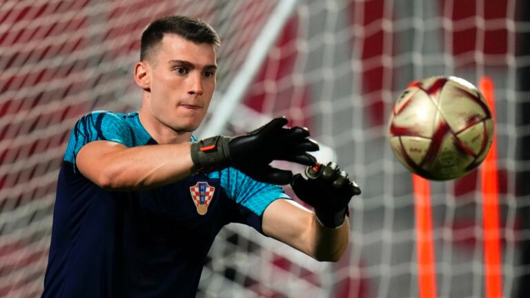 Bayern de Munique inicia negociações com goleiro destaque da Copa do Mundo