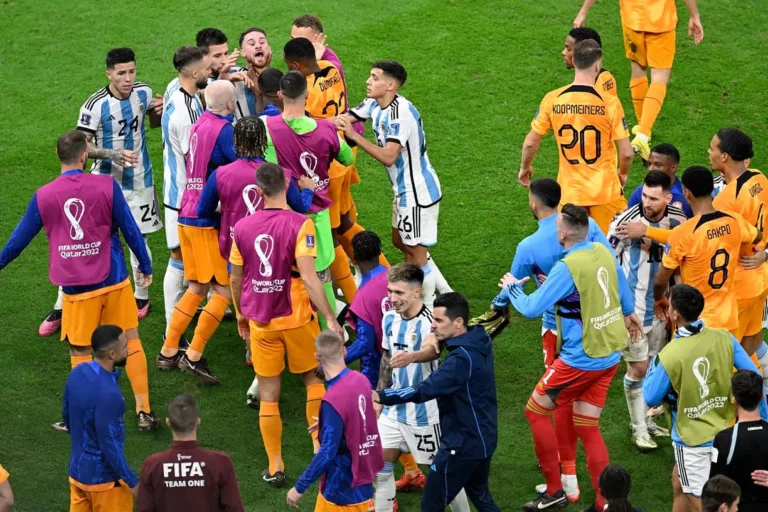 FIFA abre processo contra Seleção Argentina após incidentes nas quartas de final; Holanda também será investigada