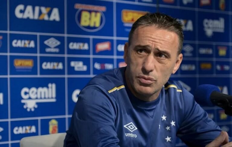 Paulo Bento não acredita que curta passagem no Cruzeiro tenha influenciado duelo contra o Brasil