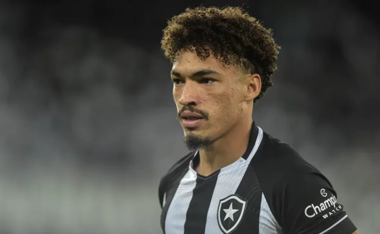 Adryelson, do Botafogo, recebe proposta do exterior, diz perfil