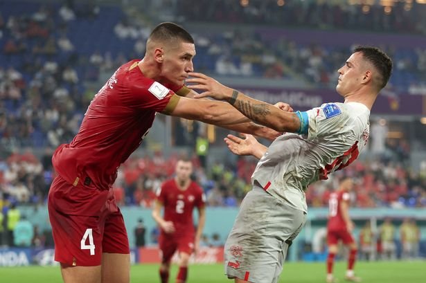 FIFA investigará gestos obscenos de Xhaka contra a Sérvia