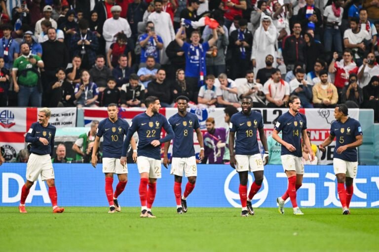 Cinco jogadores não participam de treinamento da França às vésperas da final da Copa