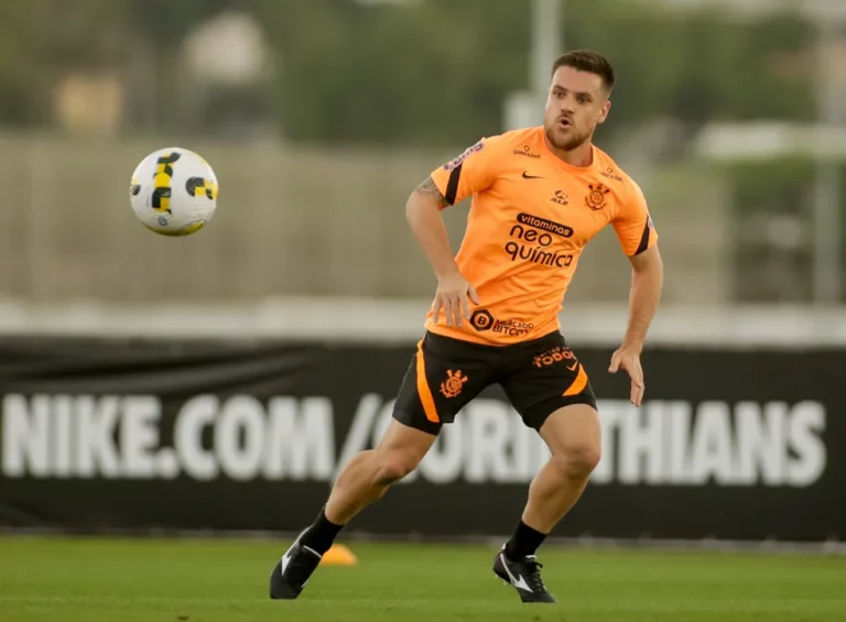 Cruzeiro abre conversas para contratar volante Ramiro, ex-Corinthians