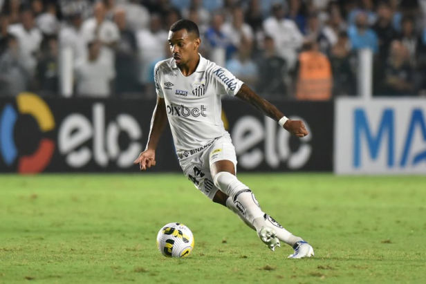 Vasco tem interesse em Lucas Pires, do Santos, diz jornalista