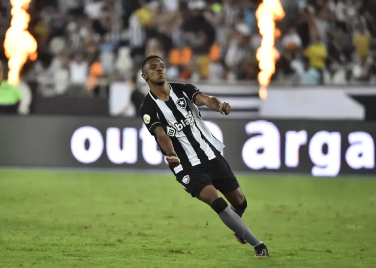Shakhtar Donetsk demonstra interesse em destaque do Botafogo