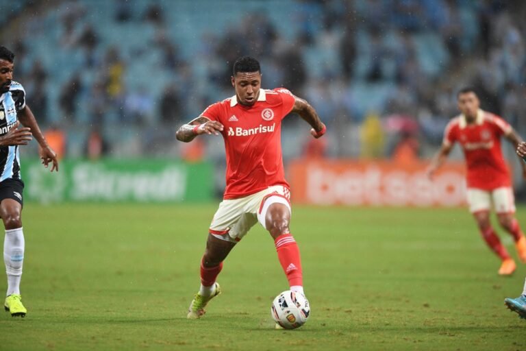 São Paulo avança em negociação pelo atacante David, do Internacional